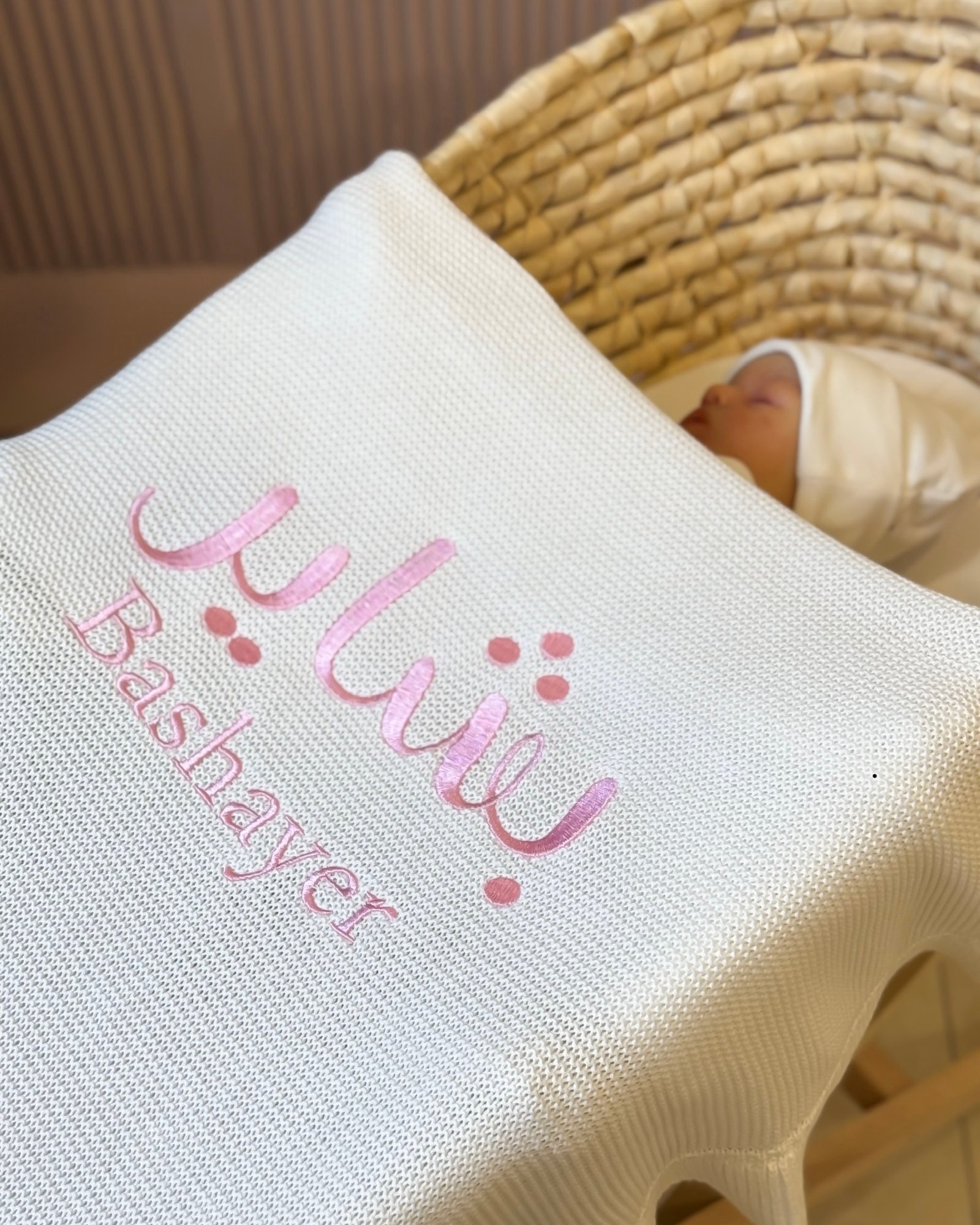 6- White Blanket - الصورة 3