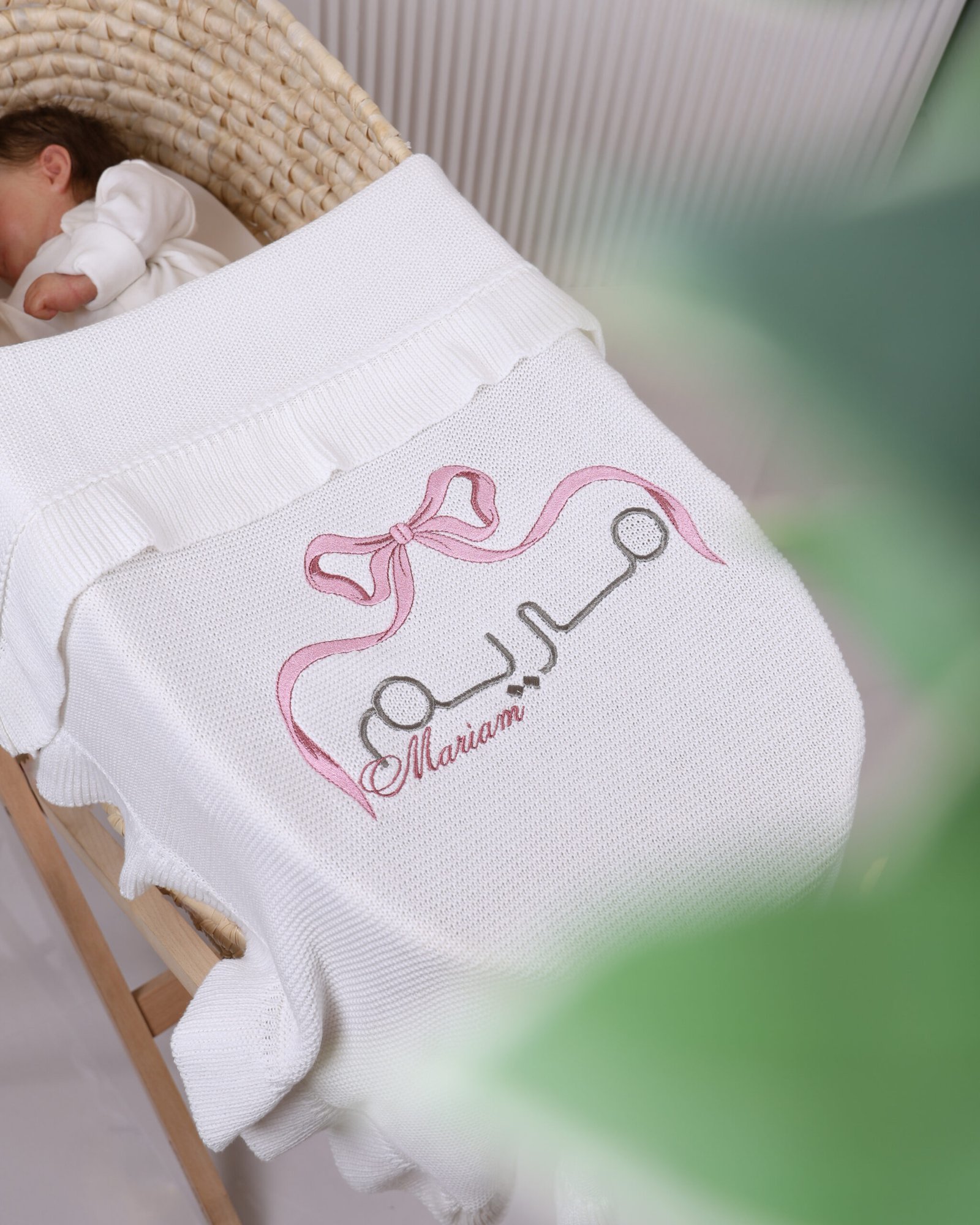 4- White Large Bow Blanket - الصورة 4
